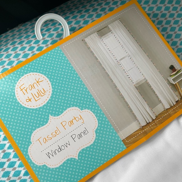 Tassel Party Window Panel - Picture 1 of 3